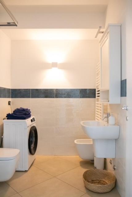 Ferienwohnung Grande Monolocale Con Parcheggio Interrato Incluso Genua Exterior foto