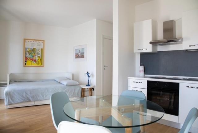 Ferienwohnung Grande Monolocale Con Parcheggio Interrato Incluso Genua Exterior foto
